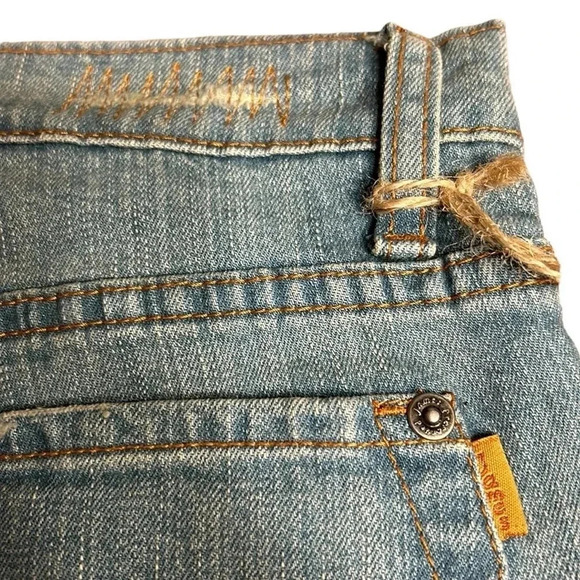 James Jeans,women size 26.NWT,light wash blue denim jeans, low rise,distressed - Picture 13 of 17